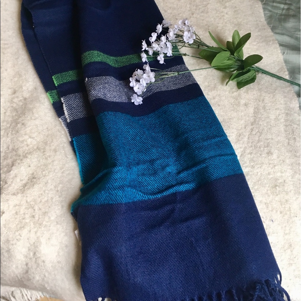 Navy Blue Patterned Scarf! - Picture 3 of 6